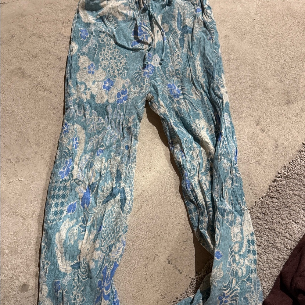 Abercrombie & Fitch Blue and White Patterned Pants